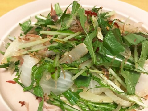 水菜と玉ねぎのガーリックおかかサラダ